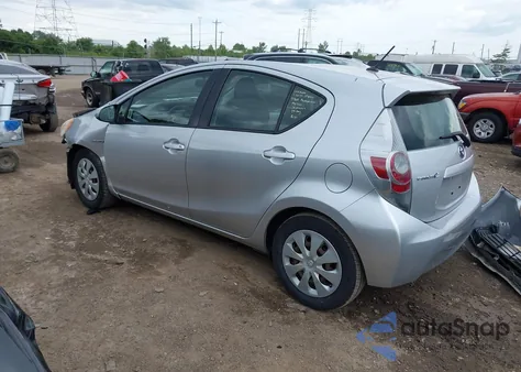 2013 Toyota Prius C Two z USA, uszkodzony, nr VIN JTDKDTB32D1540133